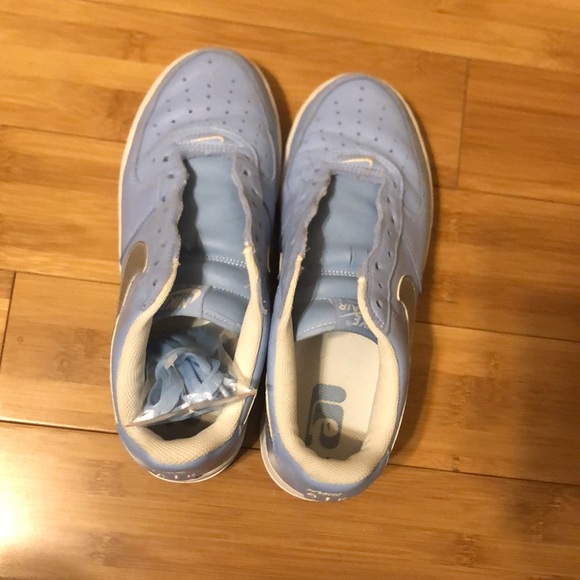 Nike Air Force 1 Low "University Blue 2004" Size 9 Sneakers - Picture 3 of 8